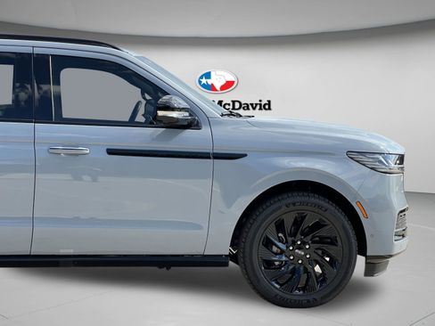 New 2025 Lincoln Navigator Reserve w/ Jet Appearance Package image 13