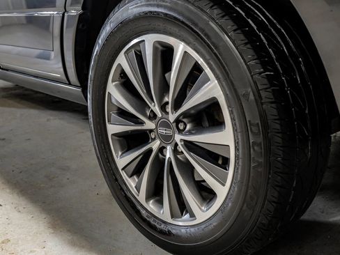 Used 2016 Lincoln Navigator Select RWD image 46