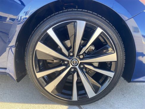 Used 2021 Nissan Altima 2.5 SR w/ SR Premium Package image 7