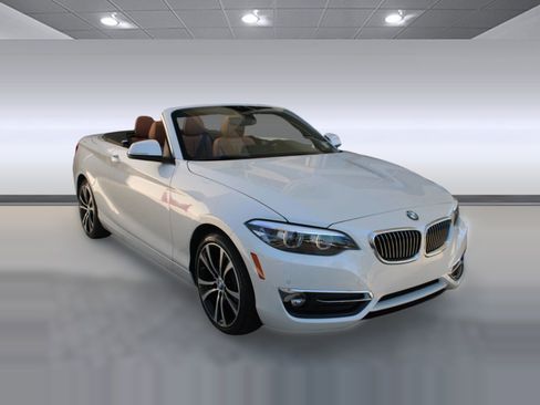 Used 2020 BMW 230i Convertible w/ Convenience Package image 7