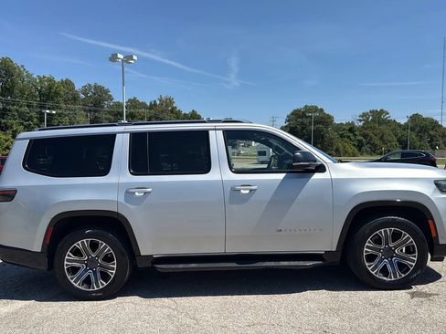 Used 2023 Jeep Wagoneer Series II AWD/4WD image 6