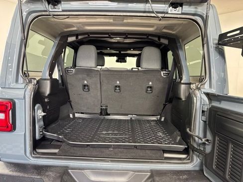 Used 2025 Jeep Wrangler Unlimited Rubicon AWD/4WD image 17