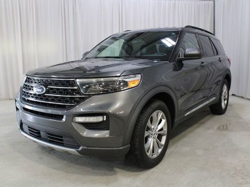Used 2020 Ford Explorer XLT w/ Equipment Group 202A AWD/4WD image 35