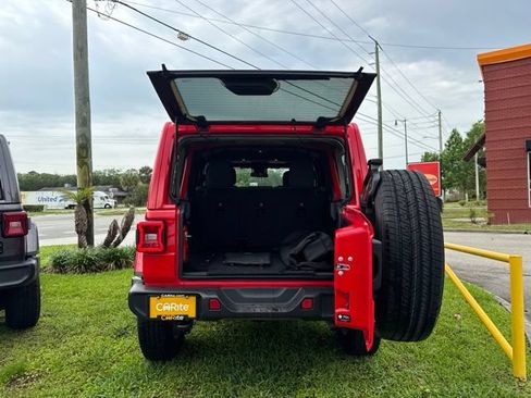 Used 2025 Jeep Wrangler Unlimited Sahara AWD/4WD image 18