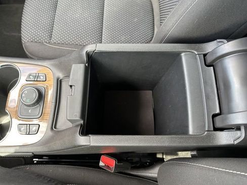 Used 2023 GMC Acadia SLE AWD/4WD image 28