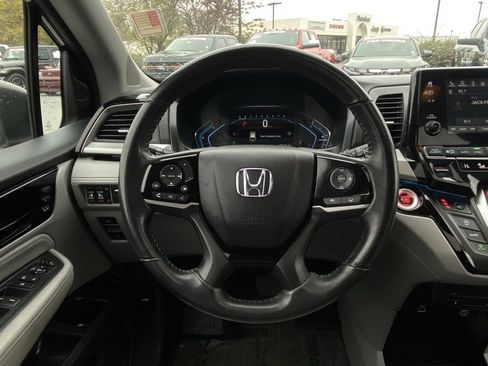 Used 2023 Honda Odyssey Touring image 14