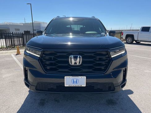 Certified 2025 Honda Pilot Sport image 2