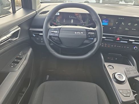 New 2026 Kia Sportage LX FWD image 13