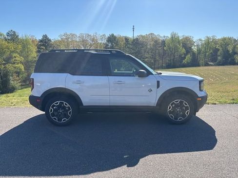 Used 2025 Ford Bronco Sport Outer Banks image 2