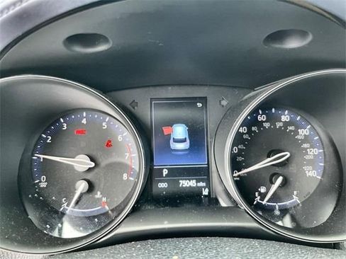 Used 2022 Toyota C-HR XLE image 24