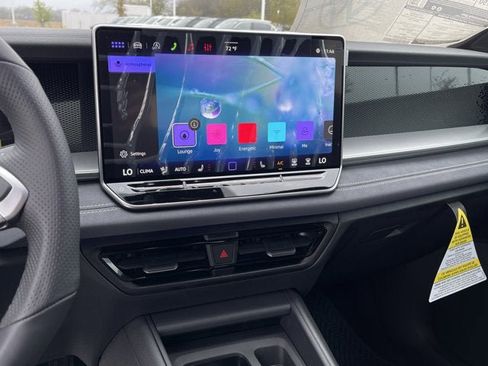 New 2026 Volkswagen Tiguan SE R-Line image 17