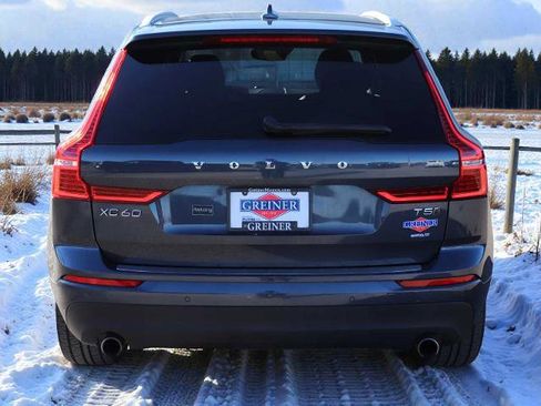 Used 2021 Volvo XC60 T5 Momentum w/ Advanced Package image 5