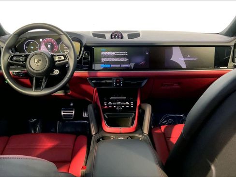 Used 2025 Porsche Cayenne Turbo image 14