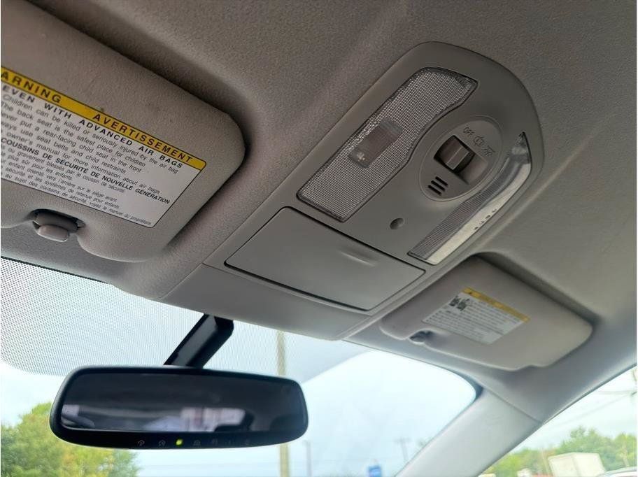 Used 2012 Toyota Prius Four w/ Preferred Accessory Pkg FWD image 17