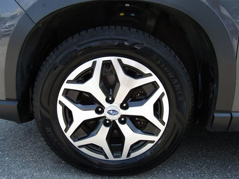 Used 2021 Subaru Forester Premium AWD/4WD image 12