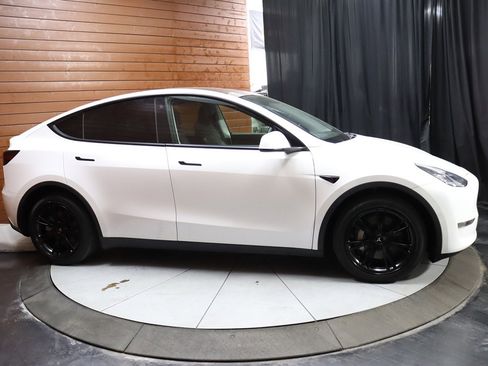Used 2023 Tesla Model Y Long Range image 23