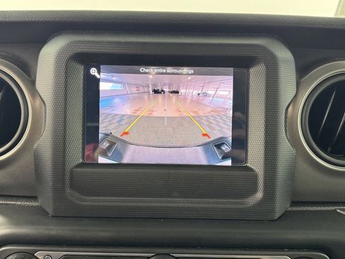 Used 2023 Jeep Gladiator Willys image 33