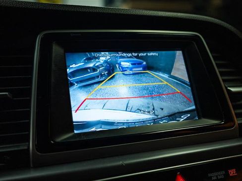 Used 2018 Hyundai Sonata SE FWD image 18