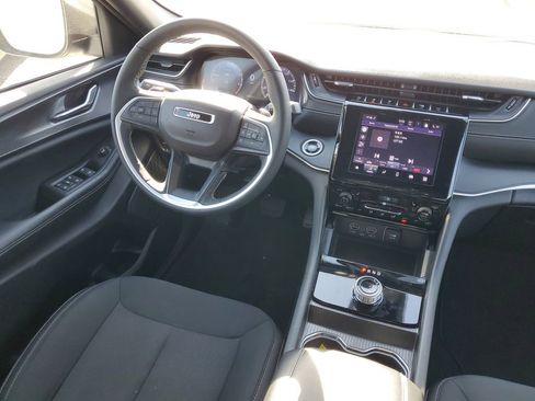 Used 2024 Jeep Grand Cherokee Laredo w/ Luxury Tech Group I AWD/4WD image 14