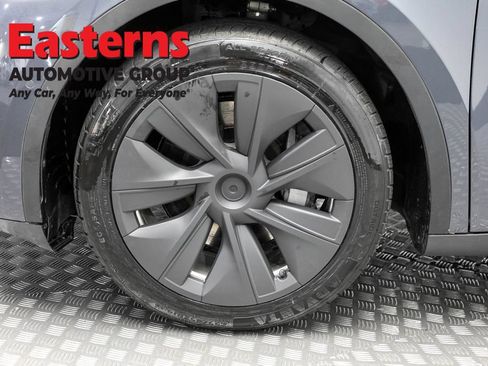 Used 2022 Tesla Model Y Long Range AWD/4WD image 25
