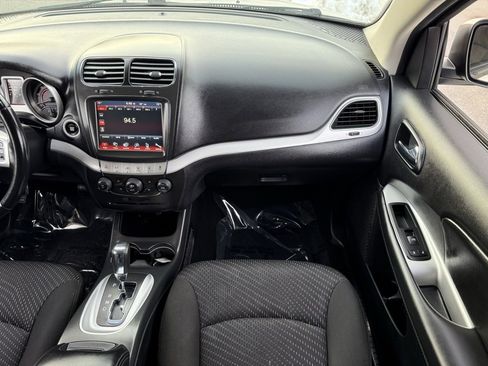 Used 2019 Dodge Journey SE image 27