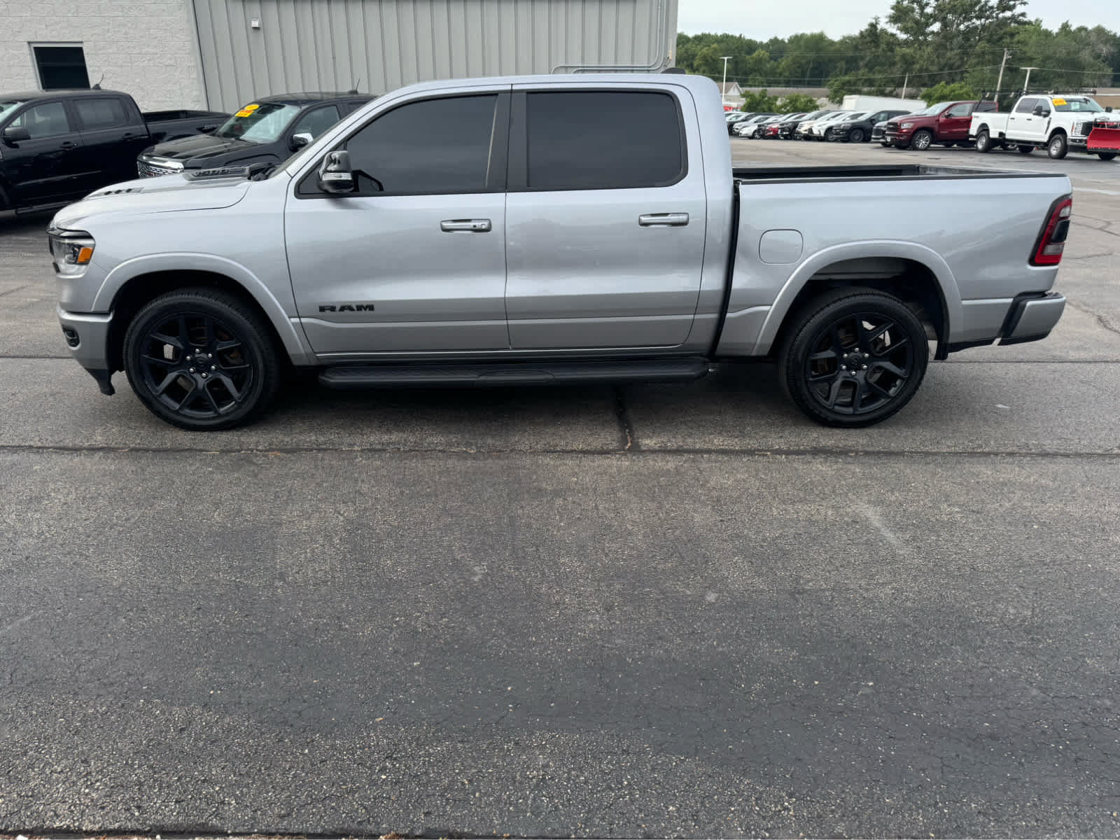 Used 2022 RAM 1500 Laramie AWD/4WD image 9