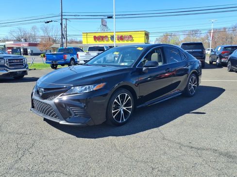 Used 2019 Toyota Camry SE w/ Convenience Package image 8