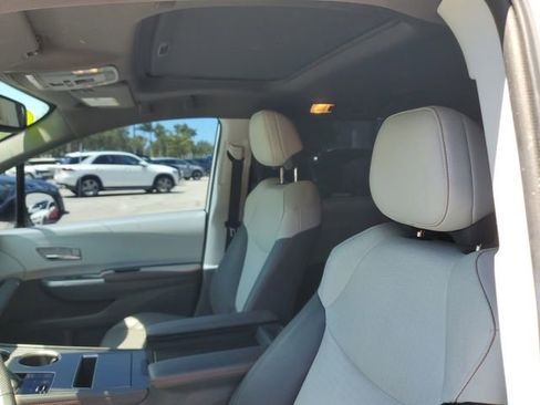 Used 2021 Toyota Sienna XSE image 15