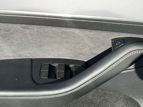 Used 2023 Tesla Model Y Long Range image 13