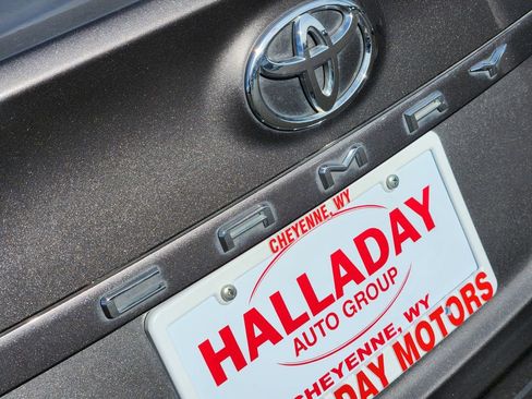 Used 2022 Toyota Camry LE image 10