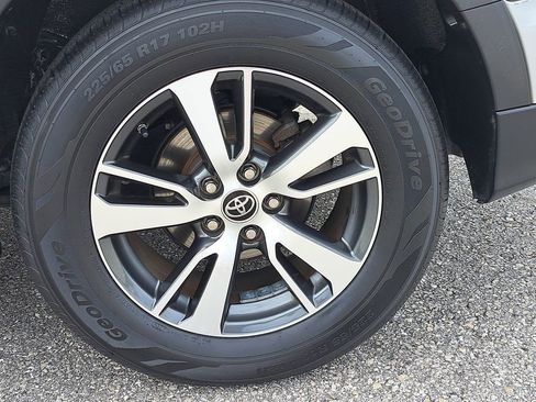 Used 2017 Toyota RAV4 XLE image 5