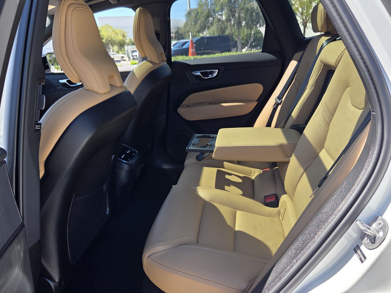 Used 2025 Volvo XC60 B5 Ultra w/ Protection Package Premier AWD/4WD image 11