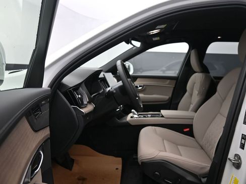 New 2026 Volvo XC90 B6 Plus w/ Protection Package Premier AWD/4WD image 11