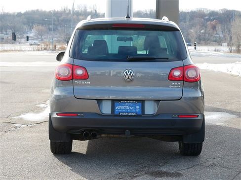 Used 2011 Volkswagen Tiguan SE image 6