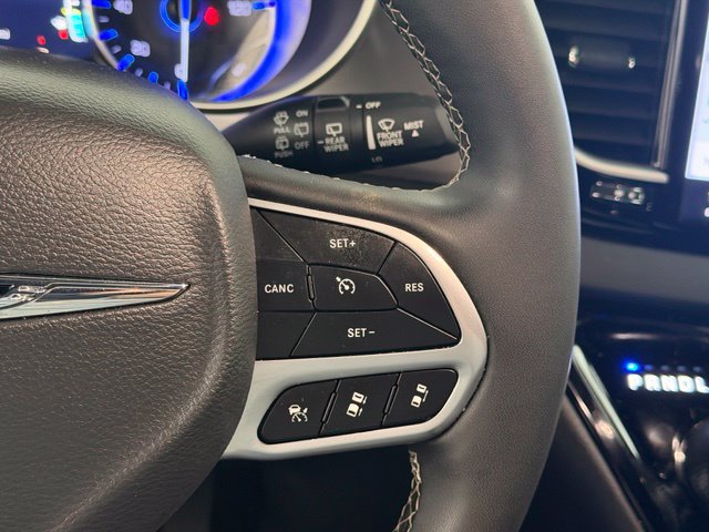 Used 2025 Chrysler Pacifica Select FWD image 22