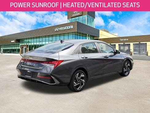 Used 2025 Hyundai Elantra Limited FWD image 5