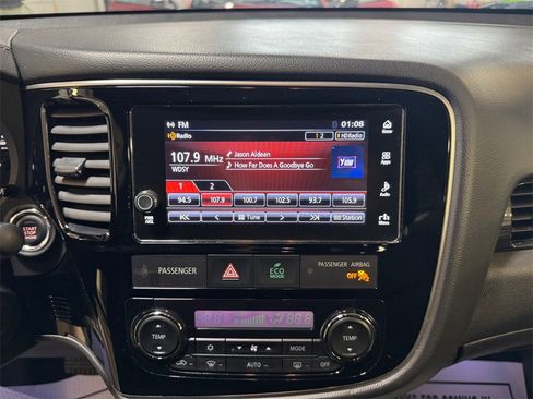 Used 2018 Mitsubishi Outlander LE image 17