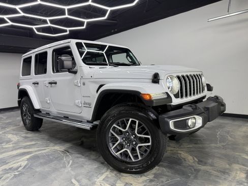 Used 2024 Jeep Wrangler Unlimited Sahara AWD/4WD image 6