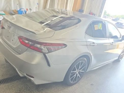 Used 2021 Toyota Camry SE FWD image 3