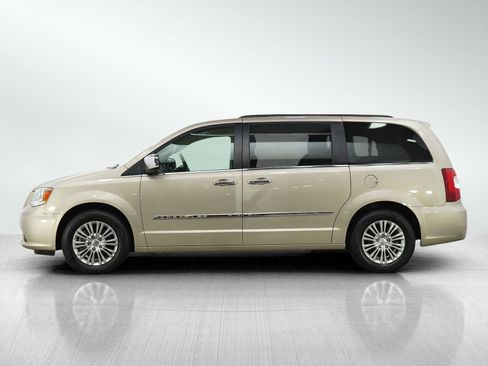 Used 2015 Chrysler Town & Country Touring-L w/ Driver Convenience Group FWD image 2