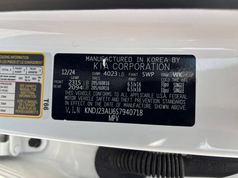 Used 2025 Kia Soul LX w/ LX Technology Package FWD image 28