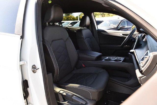 Used 2024 Volkswagen Atlas Cross Sport SE FWD image 19