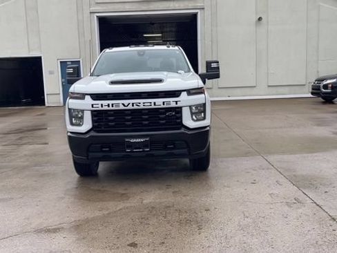 Used 2022 Chevrolet Silverado 2500 Custom w/ Custom Value Package AWD/4WD image 3