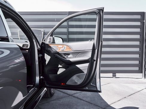 Used 2025 Mercedes-Benz Maybach GLS 600 Maybach GLS 600 image 24