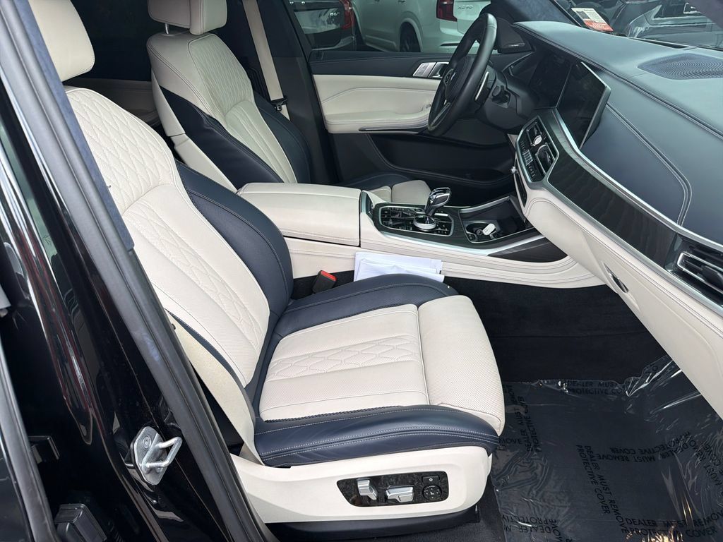 Used 2022 BMW X7 M50i w/ Dynamic Handling Package AWD/4WD image 13