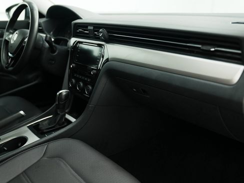 Used 2022 Volkswagen Passat 2.0T SE image 24