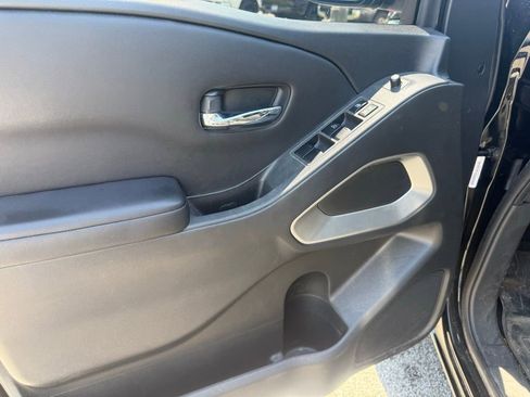 Used 2025 Nissan Frontier SV image 10