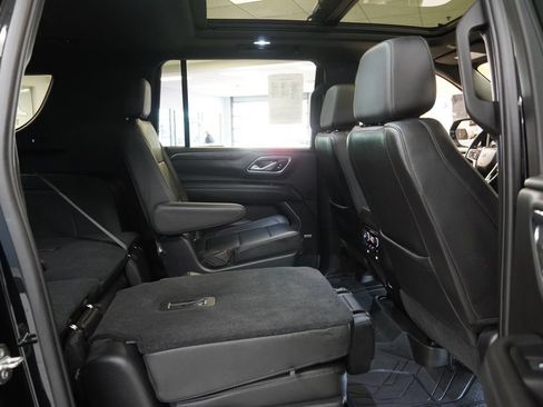 Used 2021 Chevrolet Suburban Z71 w/ Z71 Signature Package AWD/4WD image 36