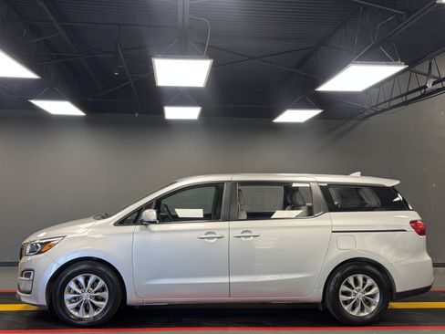 Used 2019 Kia Sedona L image 3