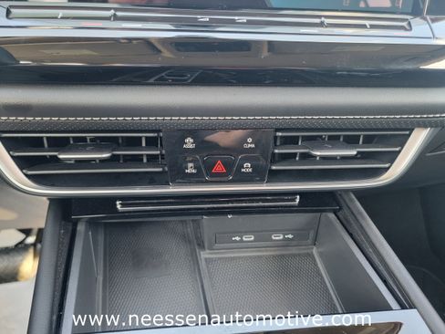 Used 2024 Volkswagen Atlas SE image 24